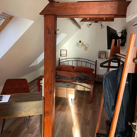 U Synagogy Apartment